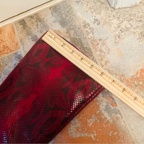 👢Stunning Red & Black Snake Print Pointed Toe High Heel Boot! - Picture 8 of 11